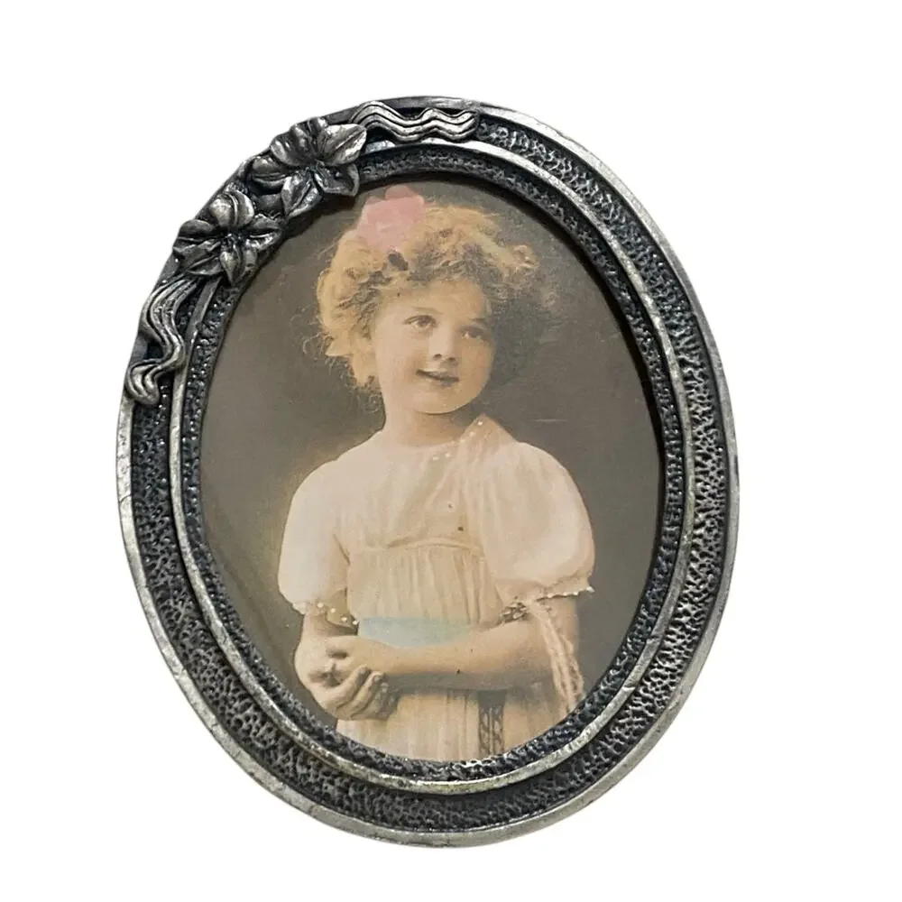 NWOT Vintage Floral Ornate INTERPUR Pewter Oval Photo Frame - Made in Taiwan